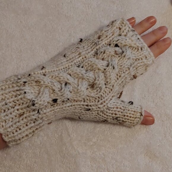 Handknit Fingerless cabled pattern mittens wrist warmers gloves Cream Fleck - Picture 7 of 10